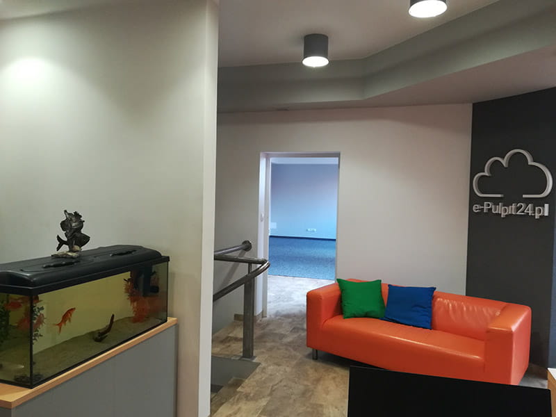 wirtualne biuro bydgoszcz wnętrze hol kanapa akwarium kijowska 44