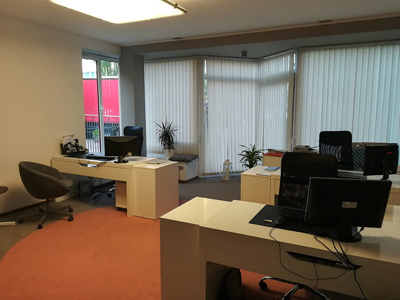 wirtualne biuro bydgoszcz wnętrze biurka stanowiska robocze parter kijowska 44